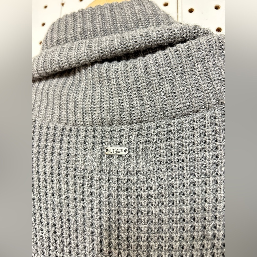 Ugg Cowl Neck Short Sleeve Sweater - Picture 3 of 8